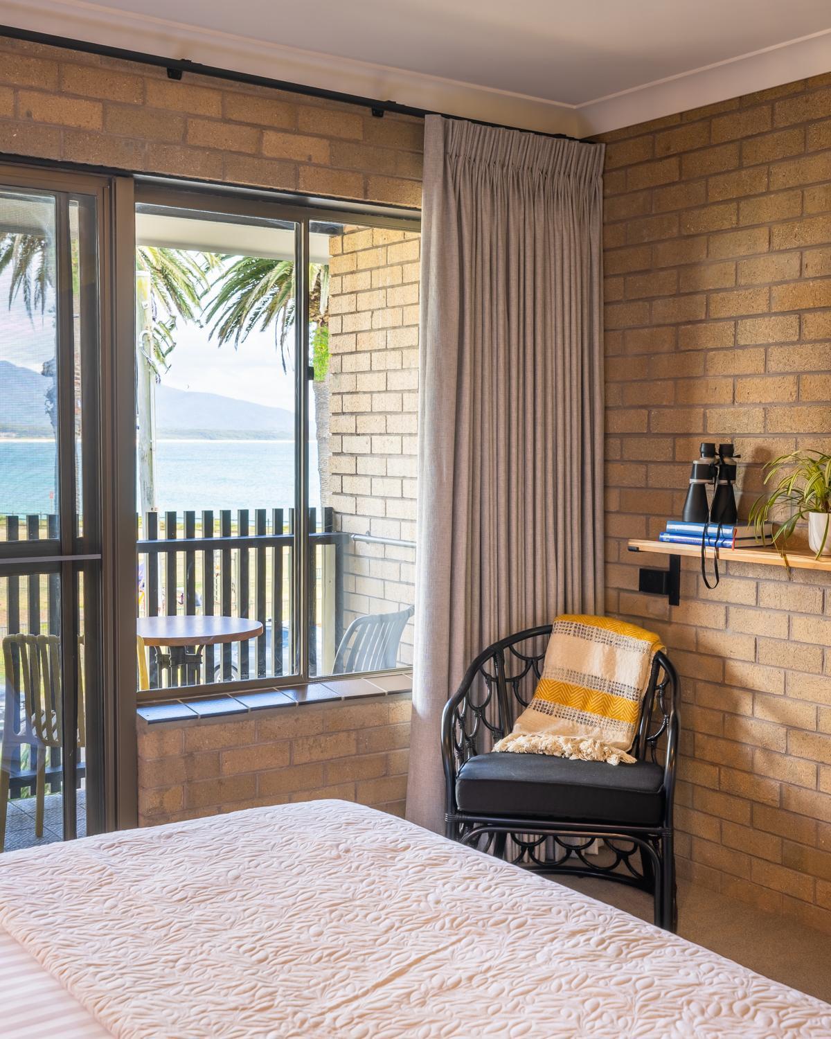 Bermagui Beach Hotel Room photo
